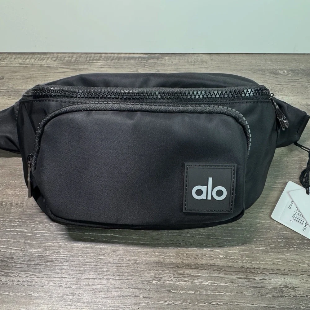 ❤️❤️❤️BNWT ALO Yoga Explorer Fanny Unisex Crossbody ❤️❤️❤️ - Picture 7 of 11
